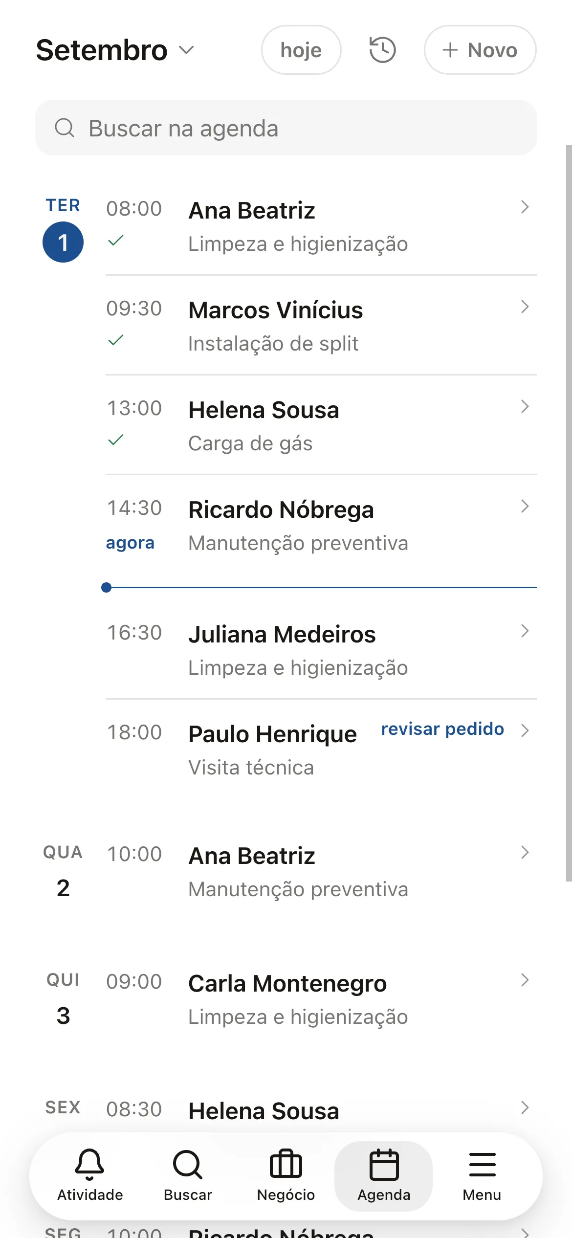 A agenda do dia no celular, com três atendimentos concluídos, um em andamento e dois por vir
