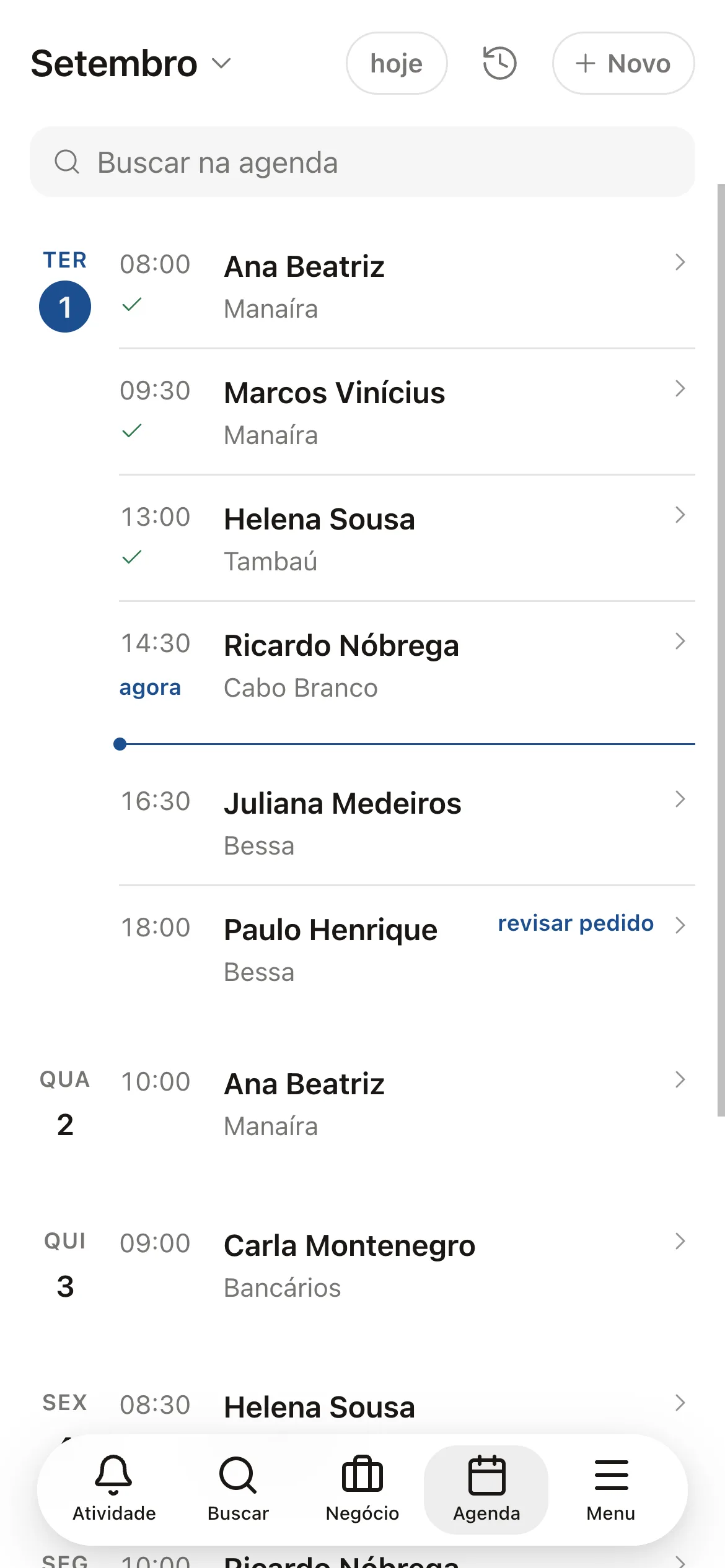 A agenda do dia no celular, com três atendimentos concluídos, um em andamento e dois por vir