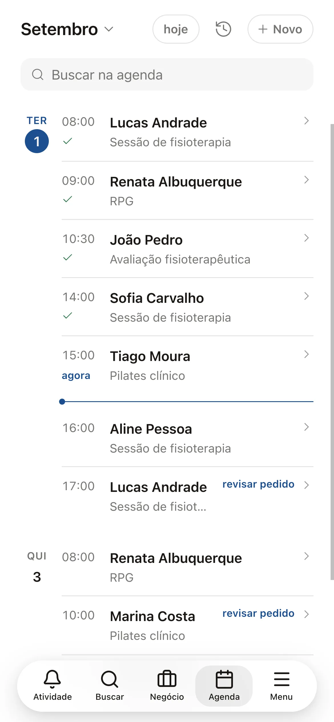 A agenda do dia de uma clínica no celular, com as sessões concluídas, a atual e as próximas